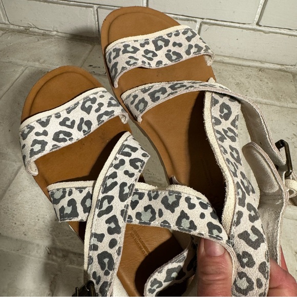 TOMS Womens Sidney Tread Snow Leopard Print Ankle Athletic Sandals Casual 7.5 - Picture 8 of 9